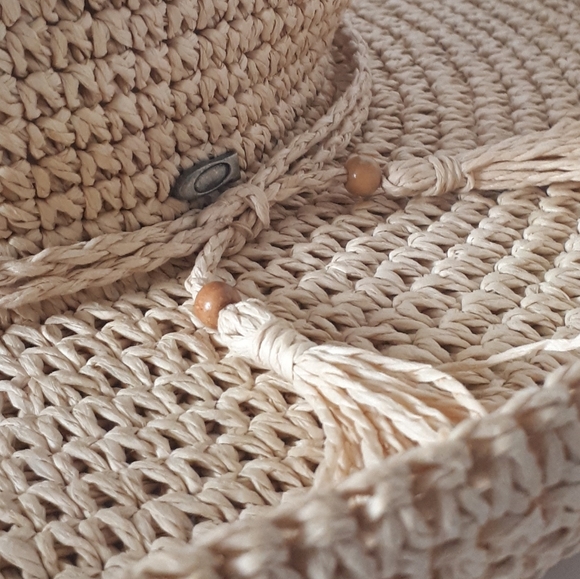 Wide-brimmed Sun Hat - Picture 2 of 4